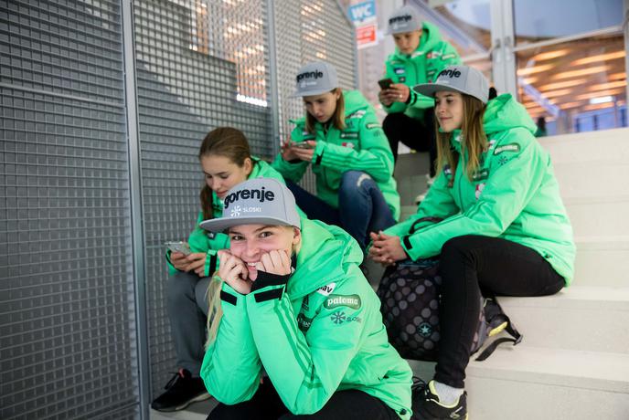 Špela, Ema, Urša in Katja skozi sito Courchevela