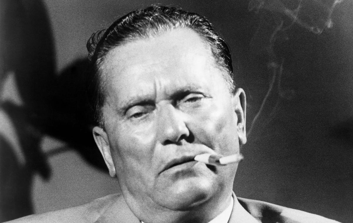 Josip Broz - Tito | Titovi Jugoslaviji je po drugi svetovni vojni uspelo mejo z Italijo potisniti bolj proti zahodu. Italijani, zlasti tisti z desnega političnega spektra, so se s tem seveda težko sprijaznili. To je bil tudi razlog, da so bila pogajanja o Osimskih sporazumih tajna. | Foto Guliverimage