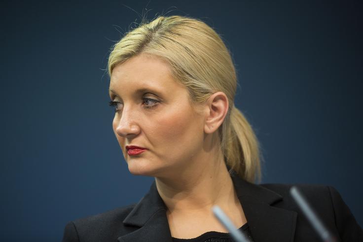 Predsednika Pahorja so premier Miro Cerar in ministrica za notranje zadeve Vesna Györkös Žnidar (na sliki) ter drugi zagovorniki novele zakona prepričali, da je ta v skladu z ustavo. | Foto: Matej Leskovšek