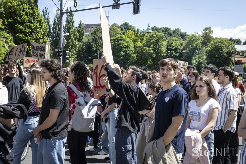 Protest študentov na Aškrčevi.