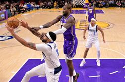 Davis po vrnitvi proti Lakersom znova na stranskem tiru