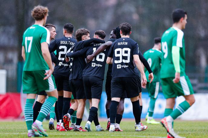 Olimpija - Ilirija | Olimpija, ki je tokrat nastopila v črnem, je brez večjih težav izločila zeleno Ilirijo. | Foto Aleš Fevžer