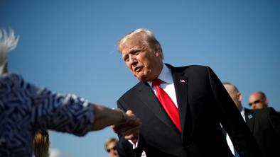 Praznikov je konec: Sveže spočiti Trump spet dviguje prah na Twitterju