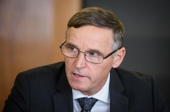 Konec olajšav za velike družine in rezanje štipendij?