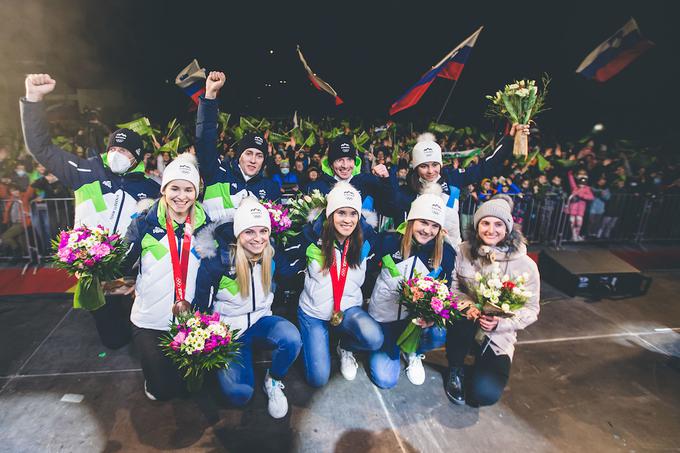Odprava ženske skakalne reprezentance je v Pekingu ogrela slovenska srca. | Foto: Grega Valančič/Sportida