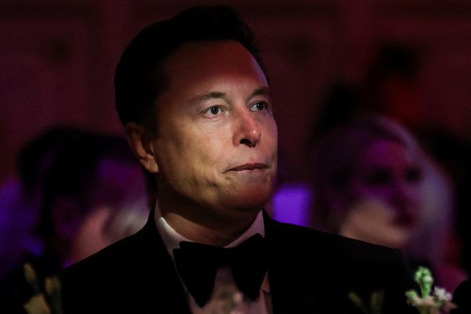 Elon Musk | Elon Musk želi za vsako ceno spraviti z oblasti britanskega premierja Keira Starmerja. | Foto Reuters