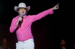 Magnifico: šaljivec, ki se ne boji rožnate barve