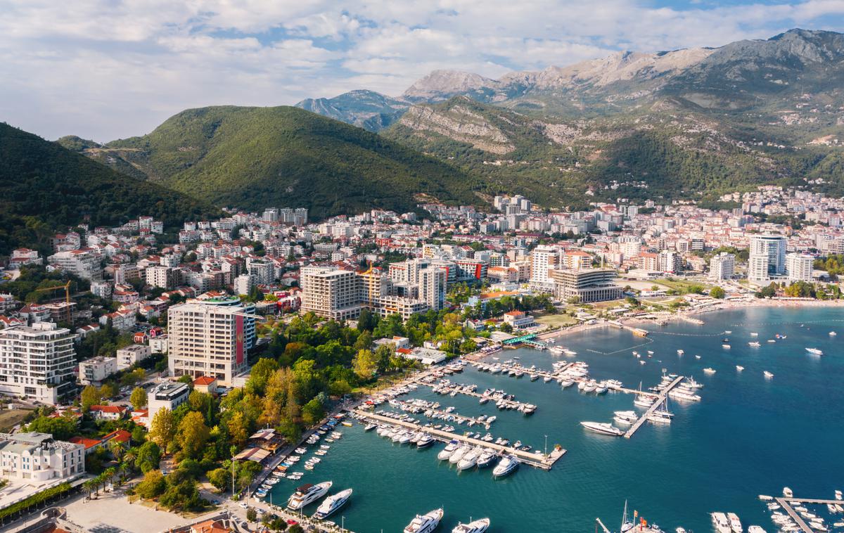 Budva, Črna gora | Učitelji naj bi učence nadlegovali na šolah v Podgorici, kraju Rožaje na vzhodu države in Tuzih nedaleč od prestolnice. | Foto Shutterstock