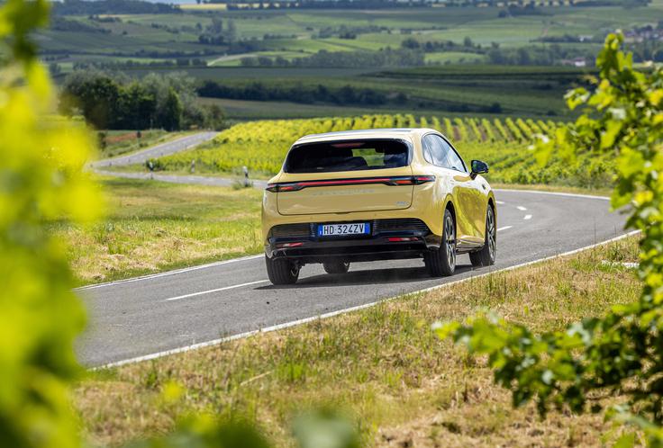 Avtomobil je dolg 4,43 metra, širok je 1,88 metra, medosna razdalja pa znaša 2,73 metra. 
 | Foto: Leapmotor