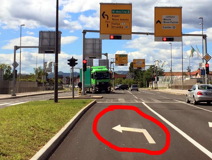 Vidite razliko v oznaki na tabli nad cesto in na vozišču? | Foto: 