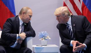Trump je po večerji prisedel k Putinu