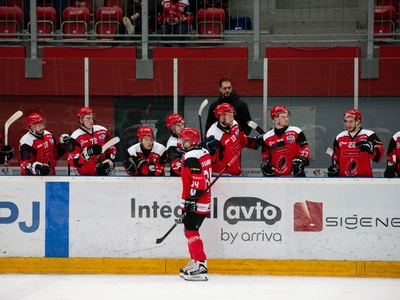 Jeseničani drugi del odpirajo na domačem ledu