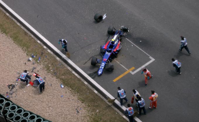"Dobro sem, oprostite," je povedal po trku. V kvalifikacijah ne bo nastopil. | Foto: Reuters