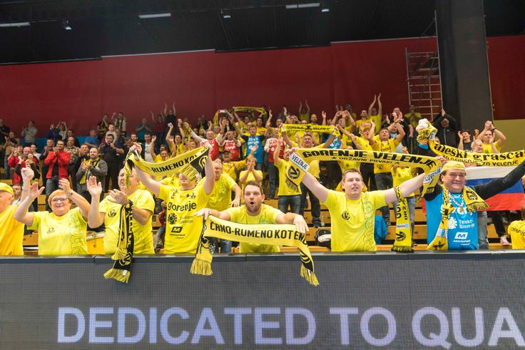 Na prvi tekmi lige prvakov po treh sezonah so velenjski navijači pozdravili zmago. | Foto: RK Gorenje Velenje/Jurij Kodrun