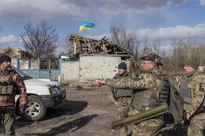 Ukrajinska vojska je v svojem poročilu danes zapisala, da so odbili pet napadov ruskih sil v regijah Doneck in Lugansk na vzhodu države. | Foto: Reuters