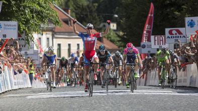 Adria Mobil in seventh heaven: Kump takes the stage, Roglič gets yellow jersey