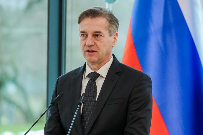 Robert Golob | "Nisem mogel verjeti, ko sem včeraj dobil v roke papir iz oktobra, v katerem piše, da je komisija ugotovila, da nisem kršil integritete v primeru Karigador," je dejal Golob. | Foto STA