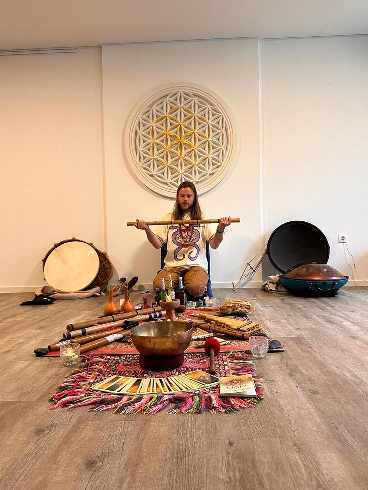 Zvok razume kot orodje za sprostitev in poglobljen stik s seboj. | Foto: Osebni arhiv