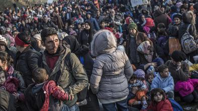 Makedonija zaprla mejo, obtičalo več tisoč migrantov