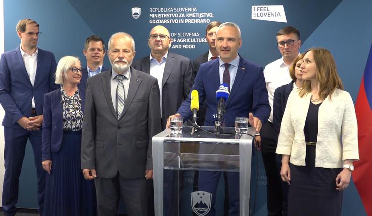 Cigler Kralj je ob primopredaji predstavil tudi svojo ožjo ekipo. | Foto: STA
