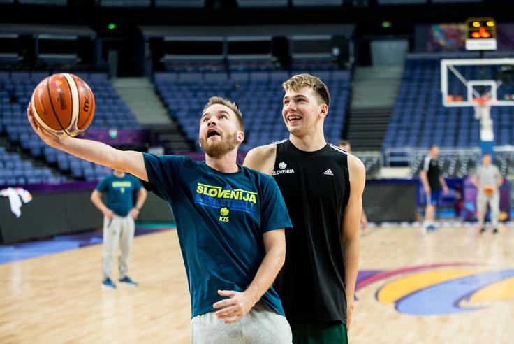 Tehnični vodja Tomaž Uršič - Urke je leta 2015 kot naj navijač sodeloval s slovensko reprezentanco, letos pa opravlja delo tehničnega vodje. Obiskuje študij wellnessa (maser). | Foto: Vid Ponikvar