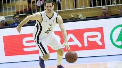 Dvakrat prišel na Sagadinovo željo, a so ga dvakrat speljali na led