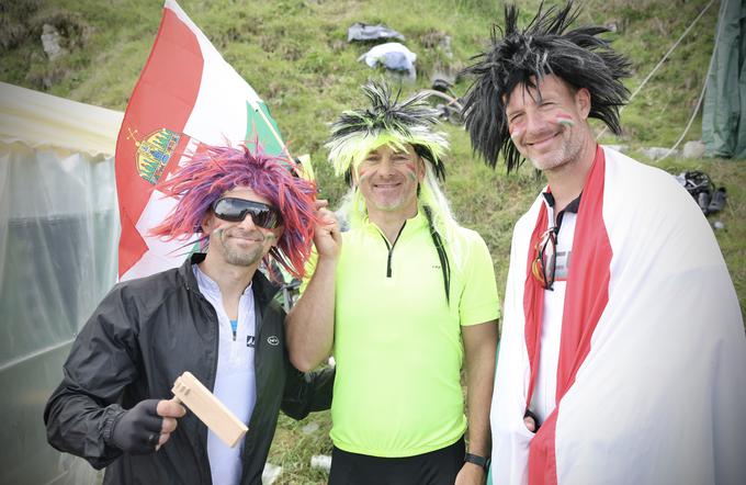 Madžarski navijači, ki so na Monte Grappo prikolesarili zaradi Attile Valterja | Foto: Ana Kovač
