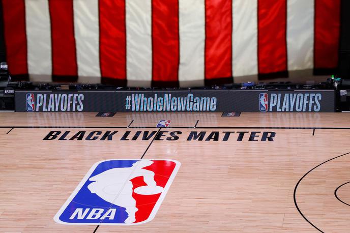 bojkot Black Liver NBA | Košarkarji Milwaukee Bucks so zaradi policijskega nasilja bojkotirali današnjo tekmo z Orlandom in sprožili efekt snežene kepe. Odpovedi in bojkoti športnikov se kot požar širijo po vsej državi. | Foto Getty Images