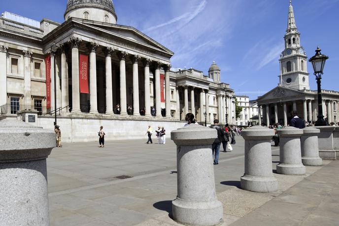 Narodna galerija, London | Narodna galerija v Londonu je bila v zadnjem obdobju tarča petih ločenih napadov na njihove umetnine. Med temi so bile slike Sončnice Vincenta van Gogha, Seneni voz Johna Constabla in Venera pred ogledalom Diega Velazqueza. | Foto Guliverimage