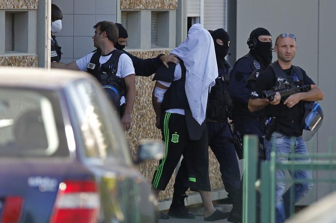 Eksplozija v Lyonu | Francoska policija je v povezavi s petkovo eksplozijo v Lyonu pridržala dva osumljenca. | Foto Reuters