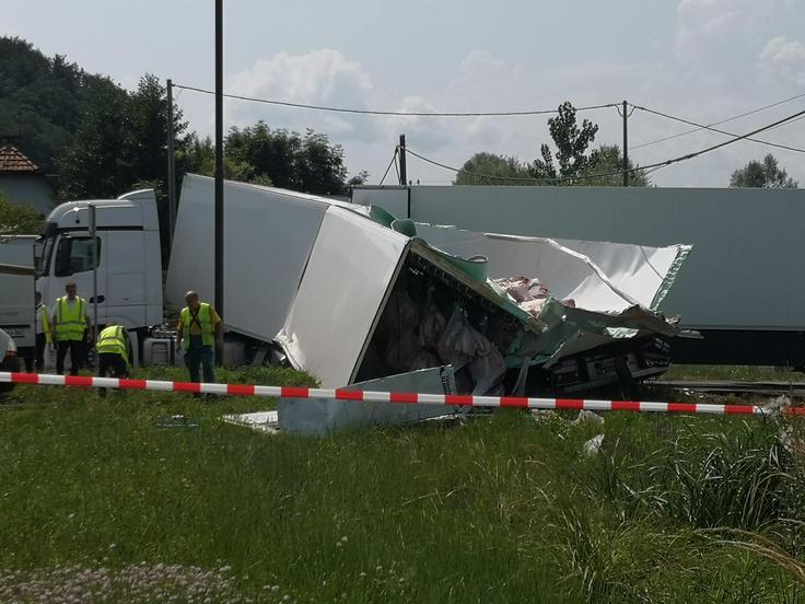 Trčenje potniškega vlaka s tovornjakom na Rudniku | Foto: Alex Veršnik