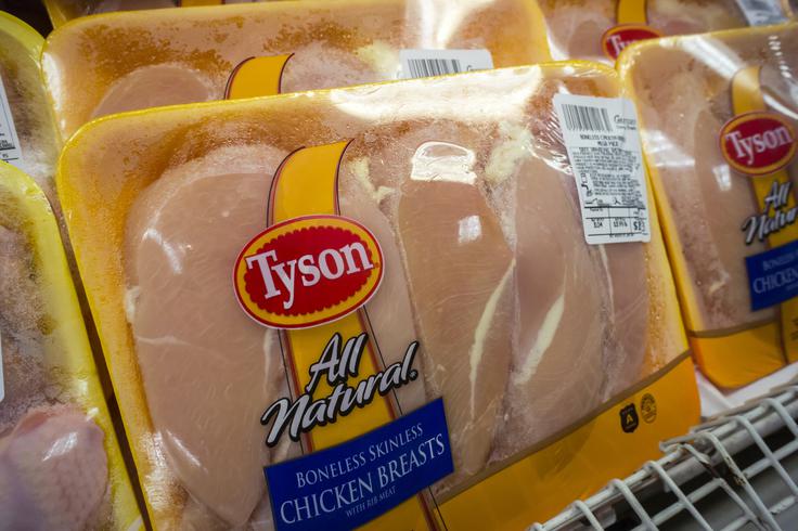 V okviru sprejetja končnega trgovinskega sporazuma med ZDA in Švico se bodo najverjetneje pogovarjali tudi o švicarskem dovoljenju za uvoz kloriranih piščancev. Ta uvoz za zdaj švicarska zakonodaja prepoveduje. Fotografija ameriškega piščančjega mesa je simbolična. | Foto: Guliverimage