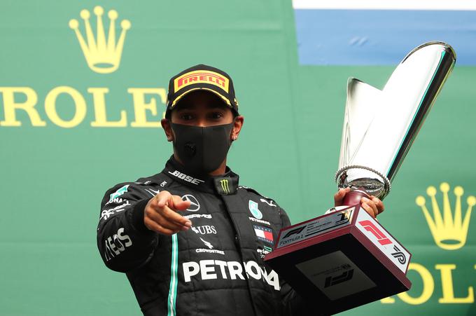 Hamilton ima vsaj eno zmago, tako kot Schumacher, v 15 zaporednih sezonah. | Foto: Reuters