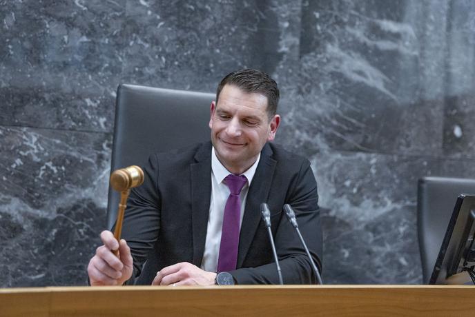 Tajno glasovanje, vidne sledi: označene glasovnice na volitvah predsednika DZ