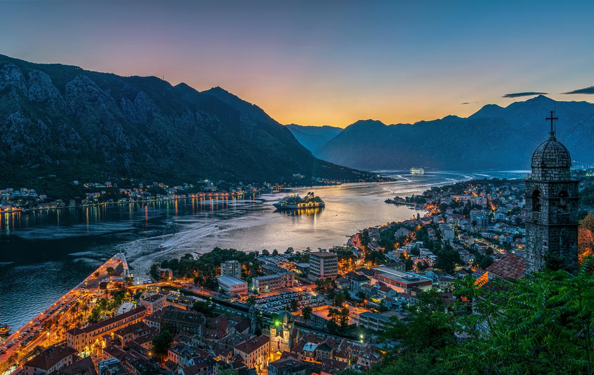 Črna gora, Boka kotorska, Kotor, Jadransko morje, Jadranska obala | Poskusov prevar pri rezervacijah namestitev je v zadnjih letih vse več, goljufi pa si vse pogosteje pomagajo tudi z umetnointeligenčnimi orodji. | Foto Shutterstock