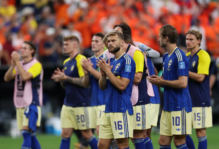 Švedi so se vpisali v zgodovino svetovnih prvenstev z nenavadno prigodo. Po uvodni zmagi s 5:1 so v naslednji tekmi izgubili z 1:5. | Foto: Reuters