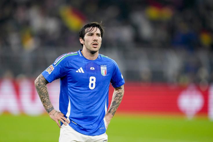 Sandro Tonali je poleg oddajanja stav na nezakonitih platformah domnevno deloval tudi kot "izterjevalec stav" in bil "nagrajen z bonusi na svojih igralnih računih" ter "z odpisom prejšnjih dolgov". | Foto: Guliverimage