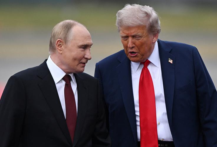 Ruski predsednik Vladimir Putin se je pretekli petek srečal s predsednikom ZDA Donaldom Trumpom. Na Aljaski sta govorila predvsem o dogajanju v Ukrajini in prizadevanjih za začetek mirovnih pogajanj. Sprva se je zdelo, da srečanje ni prineslo nobenega napredka, zdaj pa se zadeve morda obračajo.  | Foto: Reuters