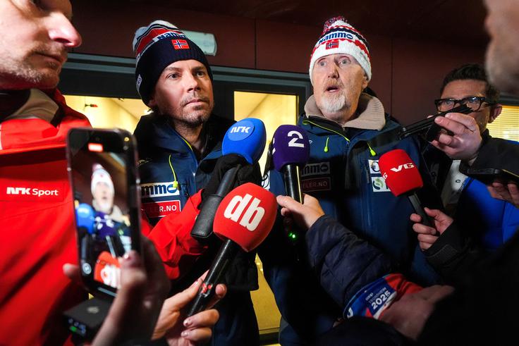 Magnus Brevig (levo) je kot trener zaradi goljufije moral zapustiti mesto glavnega trenerja, športni direktor Jan-Erik Aalbu pa ima v zadnjem obdobju ogromno skrbi. | Foto: Reuters