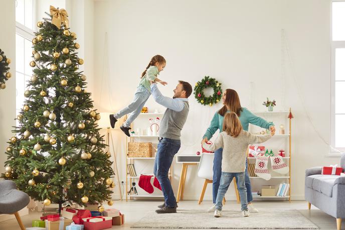 praznovanje božiča | Paru terapevt svetuje skupen pogovor, za koga je božič najpomembnejši in v kakšni obliki – pogosto so to otroci. Okoli tega naj nato zgradita svoje načrte. Fotografija je simbolična. | Foto Shutterstock
