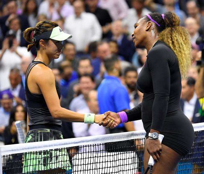 Serena Williams je nemočni kitajski izzivalki oddala le eno igro. | Foto: Reuters