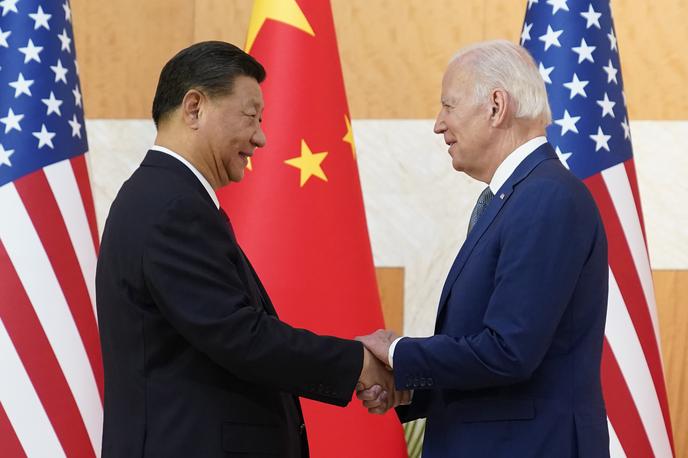 Biden in Xi Jinping | Biden je pred odhodom v Kalifornijo v torek dejal, da si ZDA ne prizadevajo oddaljiti od Kitajske, temveč si želijo izboljšanja odnosov. | Foto Guliverimage