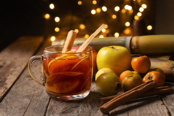 Glavna sestavina Wassail punča so jabolčni, pomarančni in limonin sok. | Foto: Getty Images