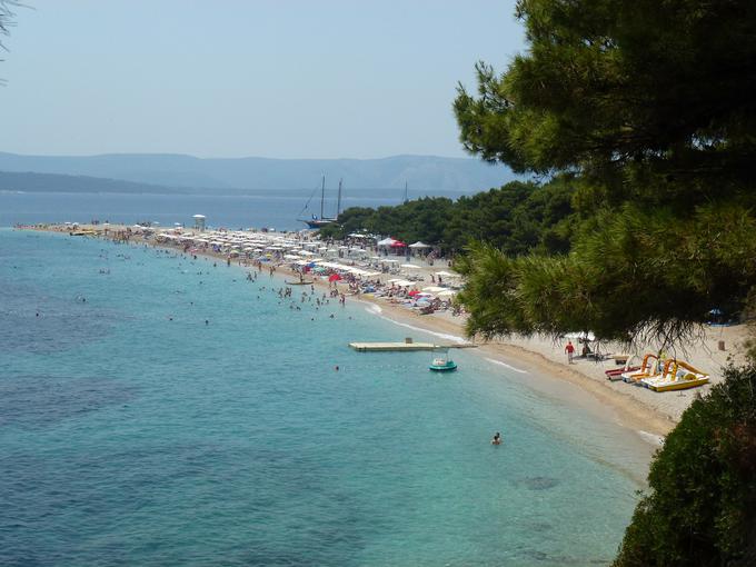 Hoteli, apartmaji in kampi delujejo z omejenim številom kapacitet, kar pomeni, da hrvaške plaže niso tako polne, kot jih poznamo iz prejšnjih poletnih sezon. | Foto: Pixabay