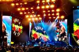Pearl Jam in Guns N' Roses med dobitniki državnih posojil