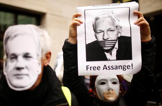 Če bodo Juliana Assangea izročili ZDA in bo spoznan za krivega, mu grozi do 175 let zapora. | Foto: Reuters