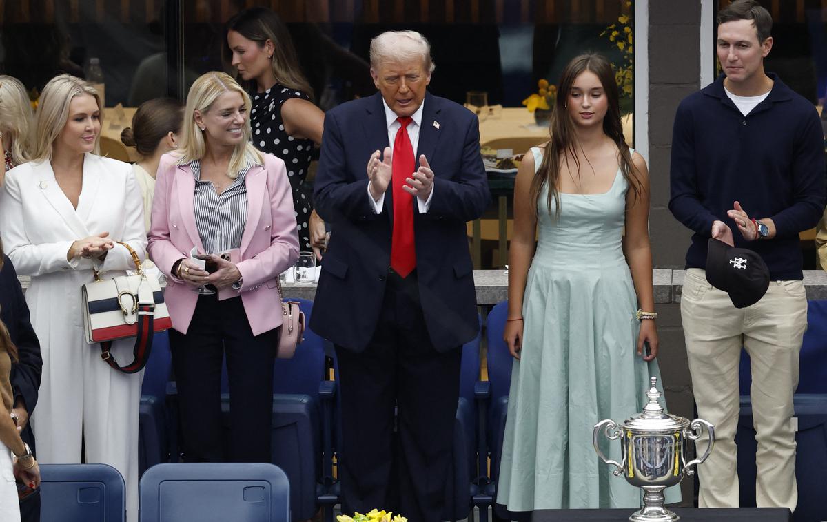 Donald Trump, US Open | Trumpova prisotnost na odmevnem športnem dogodku je zaradi varnostnih protokolov povzročila zamik začetka tekme med Jannikom Sinnerjem in Carlosom Alcarazom. | Foto Reuters