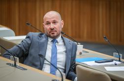 Dars odgovarja Jerneju Vrtovcu