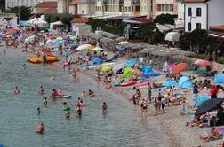 Hrvat v šoku: Slovenca na Krku iz kombija potegnila pravi čudež. Zasedla sta polovico plaže.