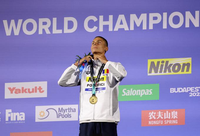 17-letni Romun popravil tudi lasten mladinski svetovni rekord in svoji državi priplaval prvo zlato kolajno v tej disciplini v zgodovini. | Foto: Reuters